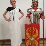 Vitrine-Dame-und-Legionaer-20230301_182053