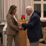 Überreichung des Ehrengeschenks